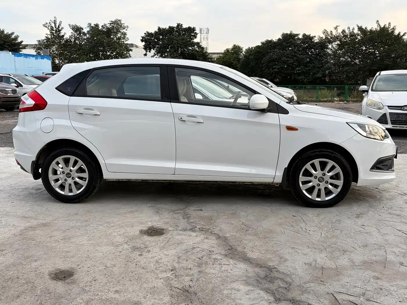 Chery Fengyun 2 2016 2016 1.5L Manual Premium Edition