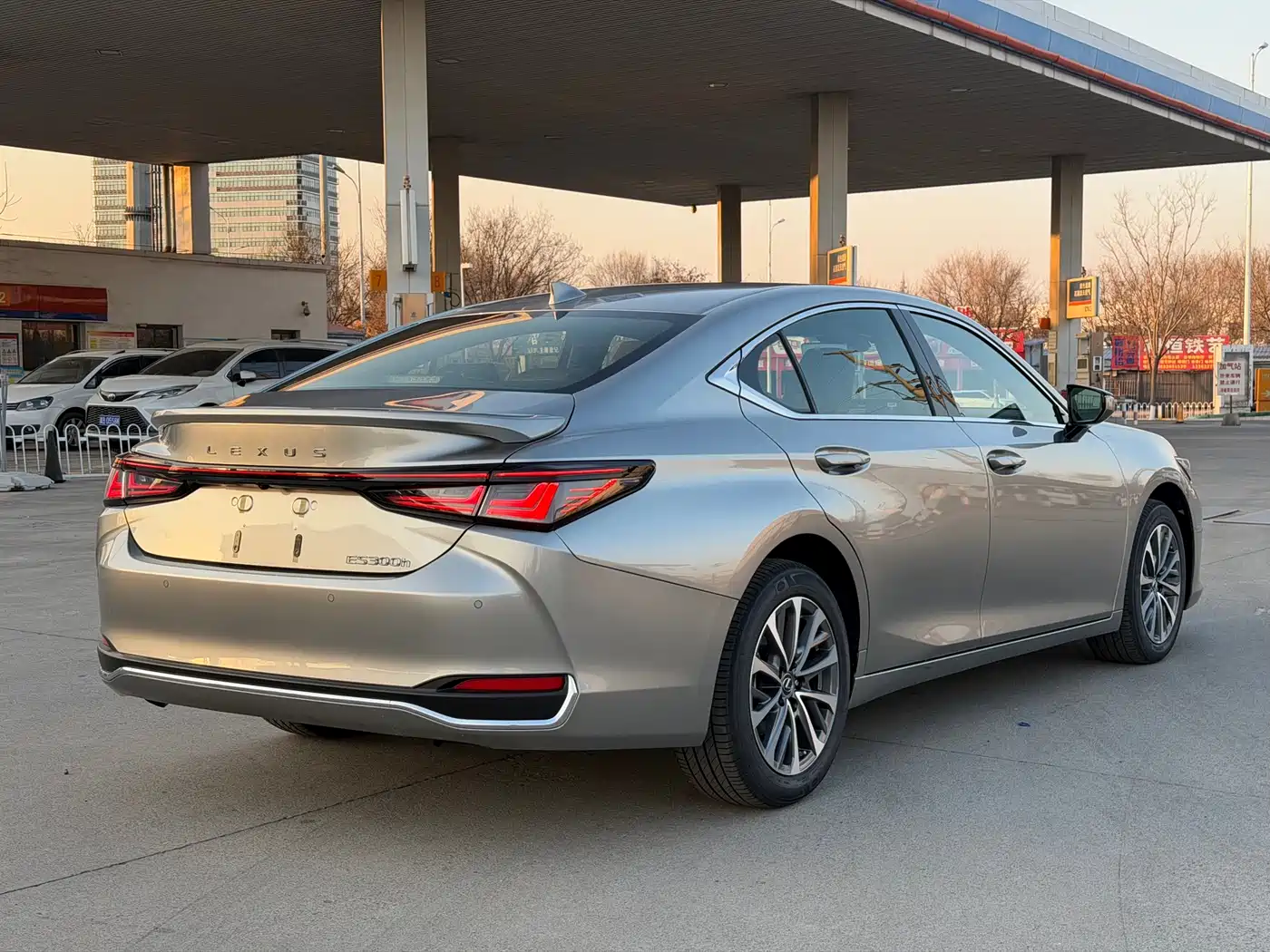Lexus ES 2025 300h Ultimate Edition фото 6