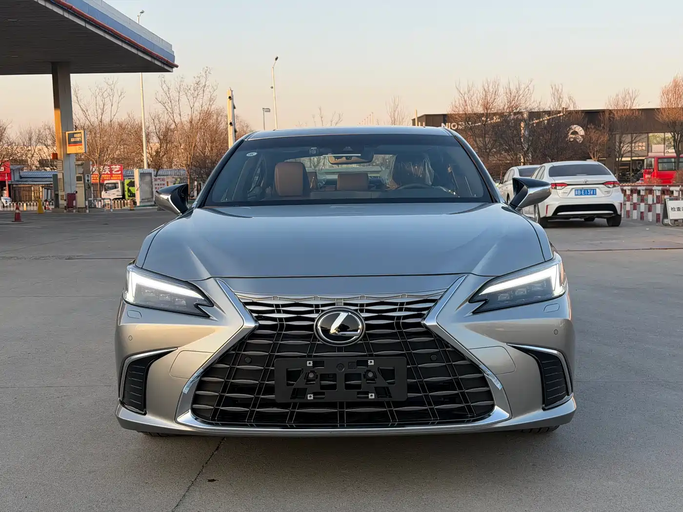 Lexus ES 2025 300h Ultimate Edition фото 2
