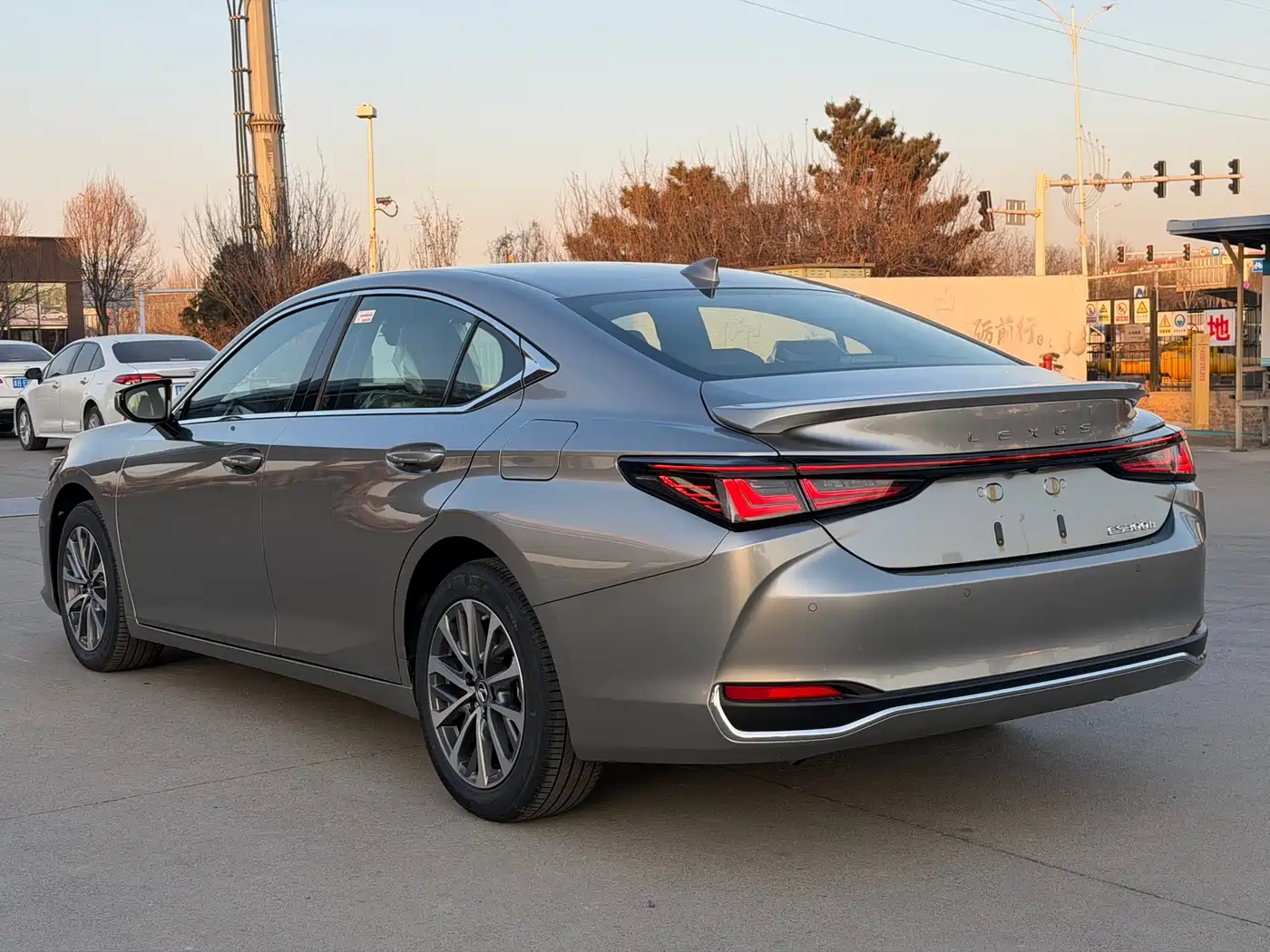 Lexus ES 2025 300h Ultimate Edition фото 8