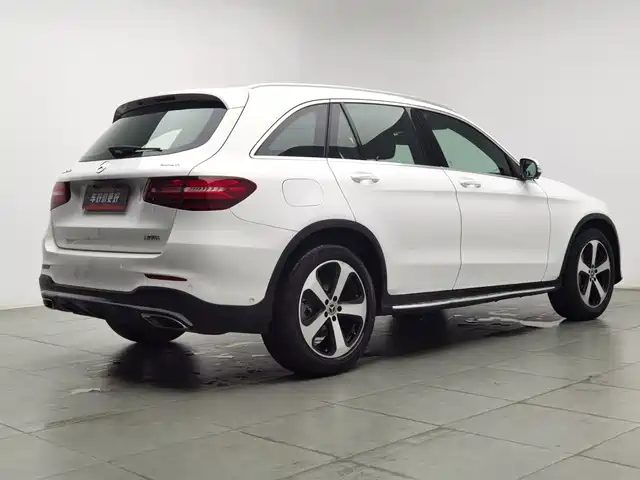 Mercedes-Benz GLC 2017 GLC 260 4MATIC Luxury — фото 2
