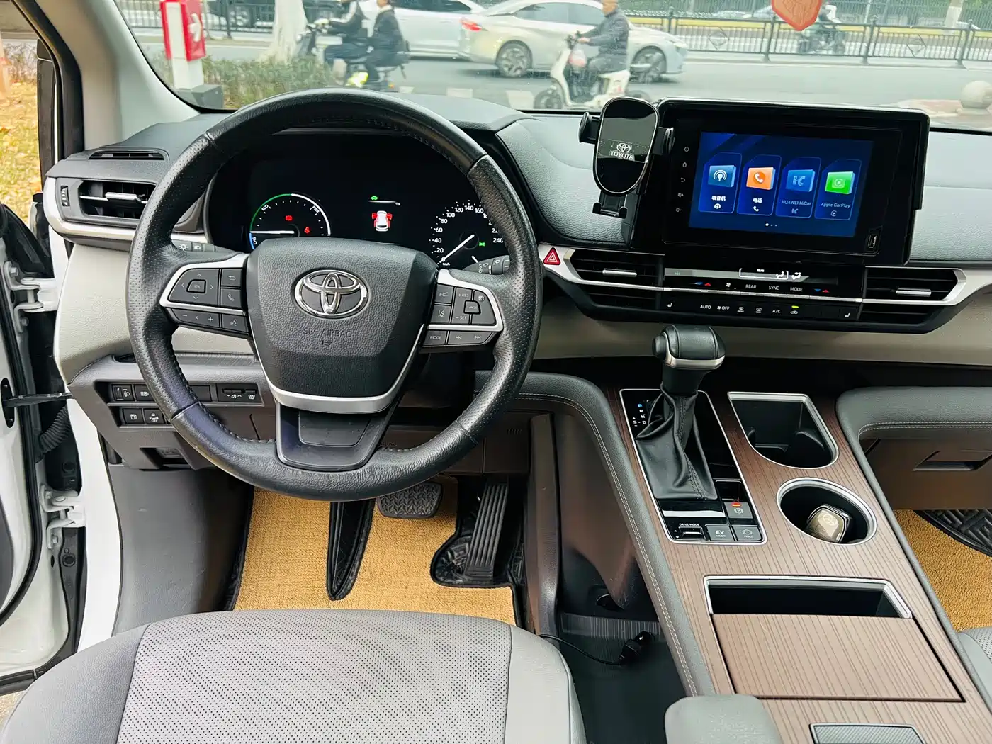 Toyota Sienna 2021 2.5L Hybrid Luxury Edition фото 14