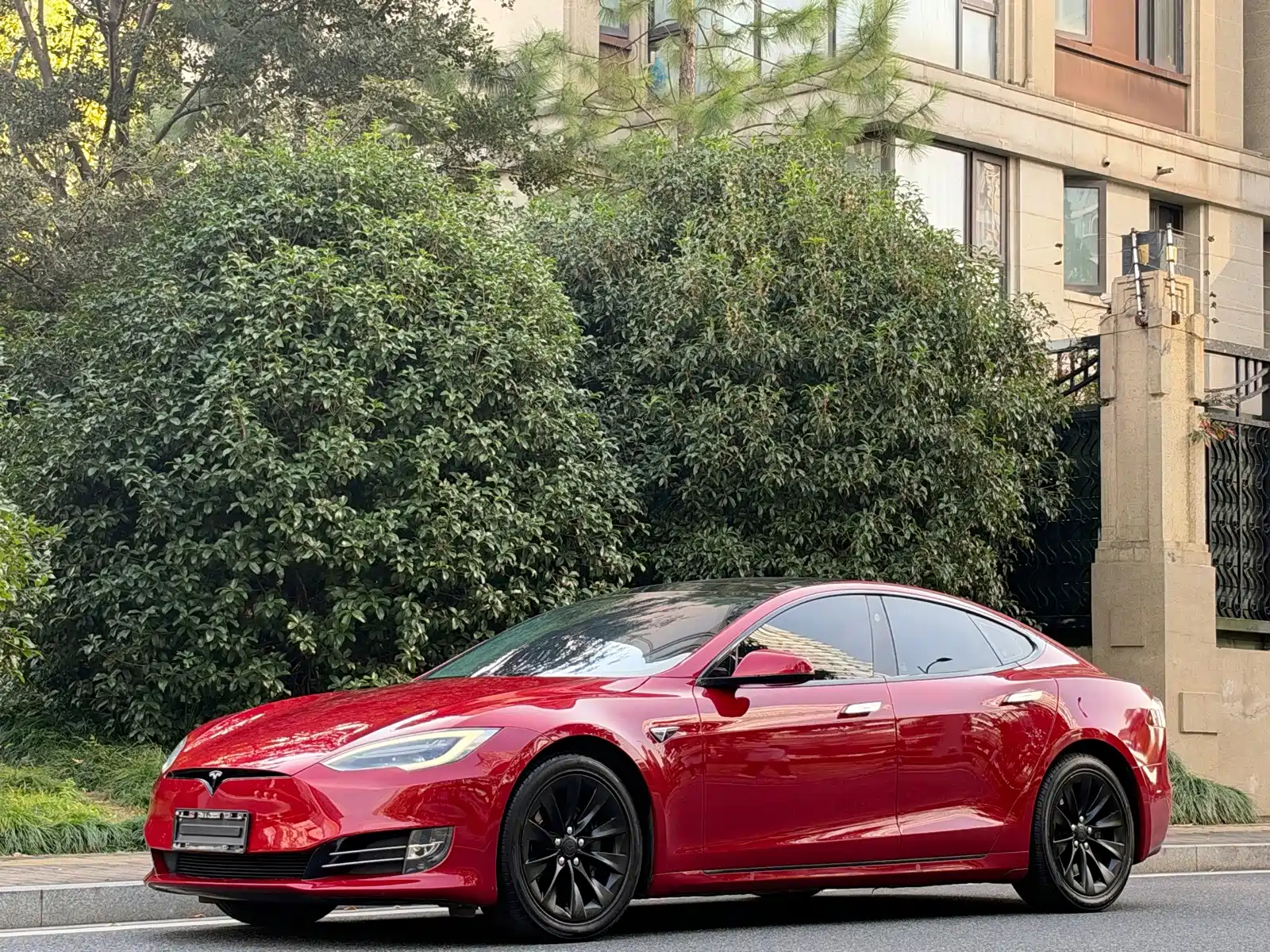 Фото 1 - Tesla Model S