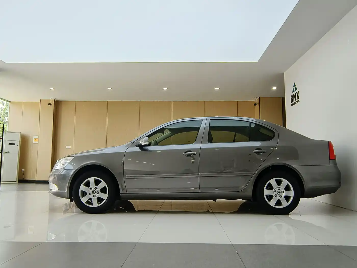 Škoda Octavia 2012 1.6L Automatic Yijie Edition фото 4