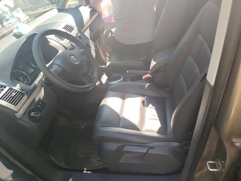 Volkswagen Touran 2016 2015 1.4T DSG Comfort Edition 5-seater