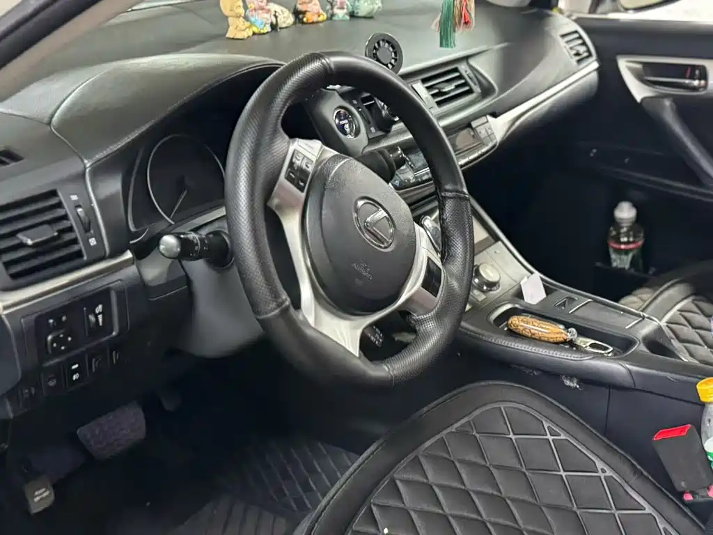 Фото 6 - Lexus CT