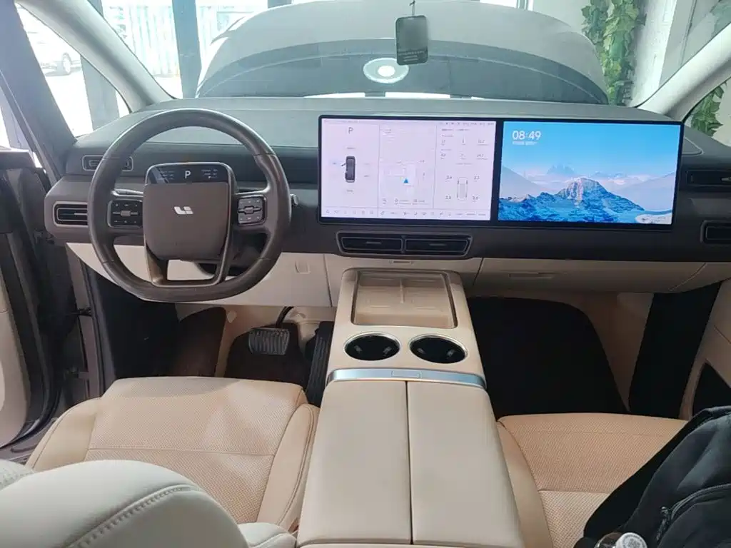 Photo 10 - Li Auto MEGA