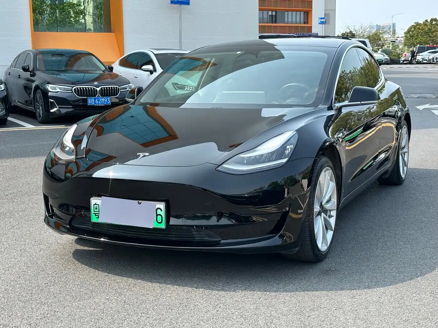TESLA MODEL 3