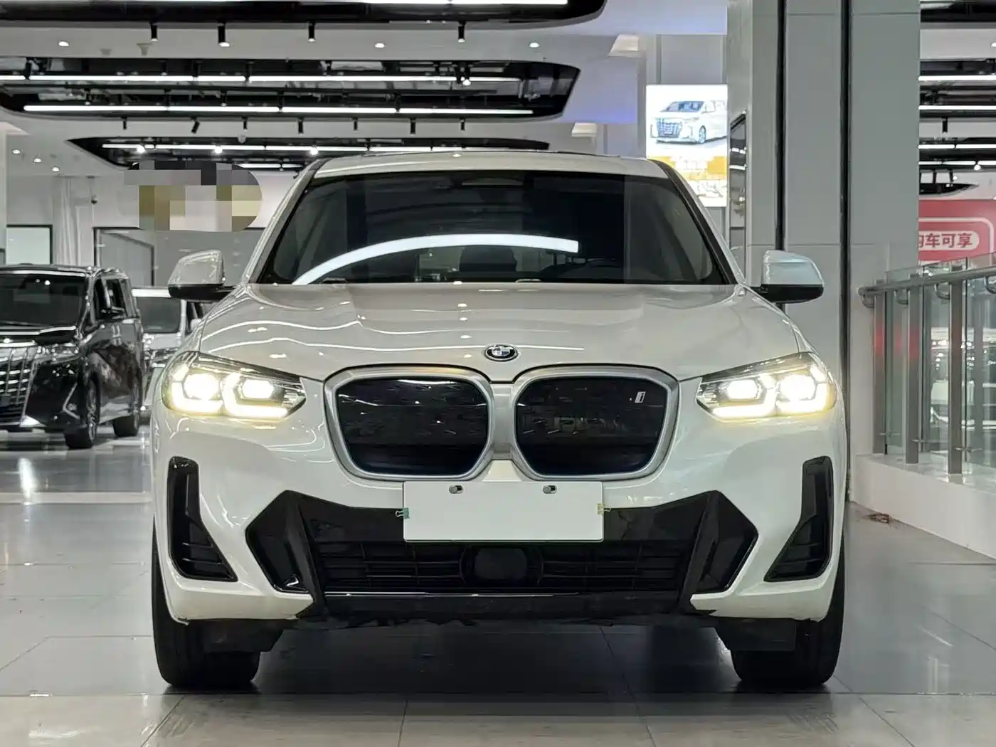 BMW iX3 2022 Leading Edition фото 2