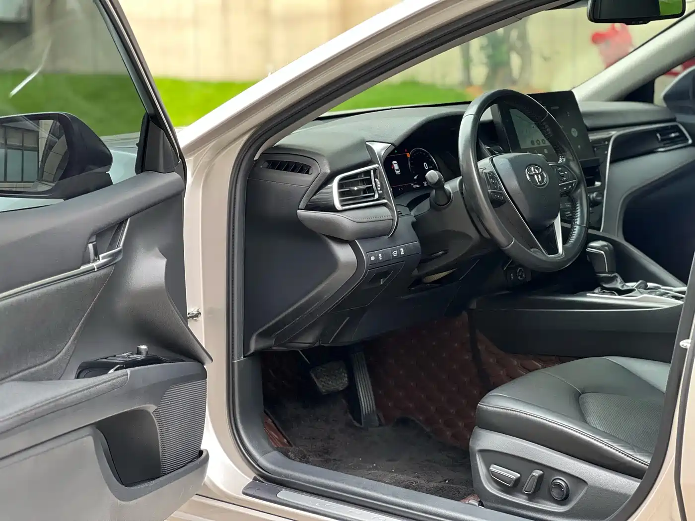 Toyota Camry 2023 Hybrid 2.5HG Luxury Edition фото 7