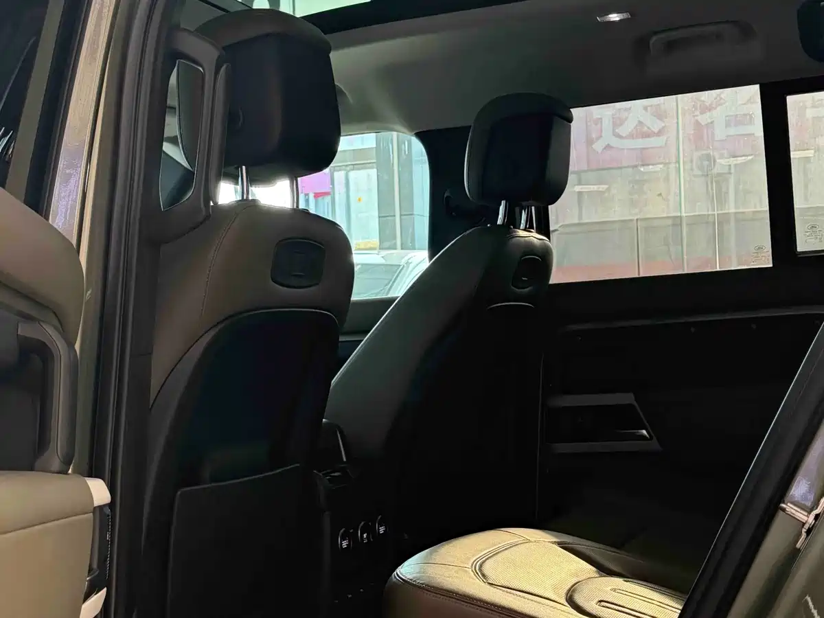 Land Rover Defender 2020 Model 110 P400 HSE фото 7