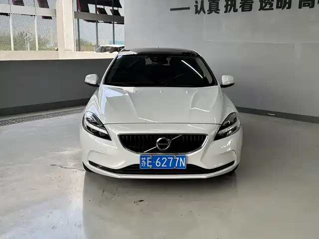 Volvo V40 2018 T3 Inscription Edition — фото 3