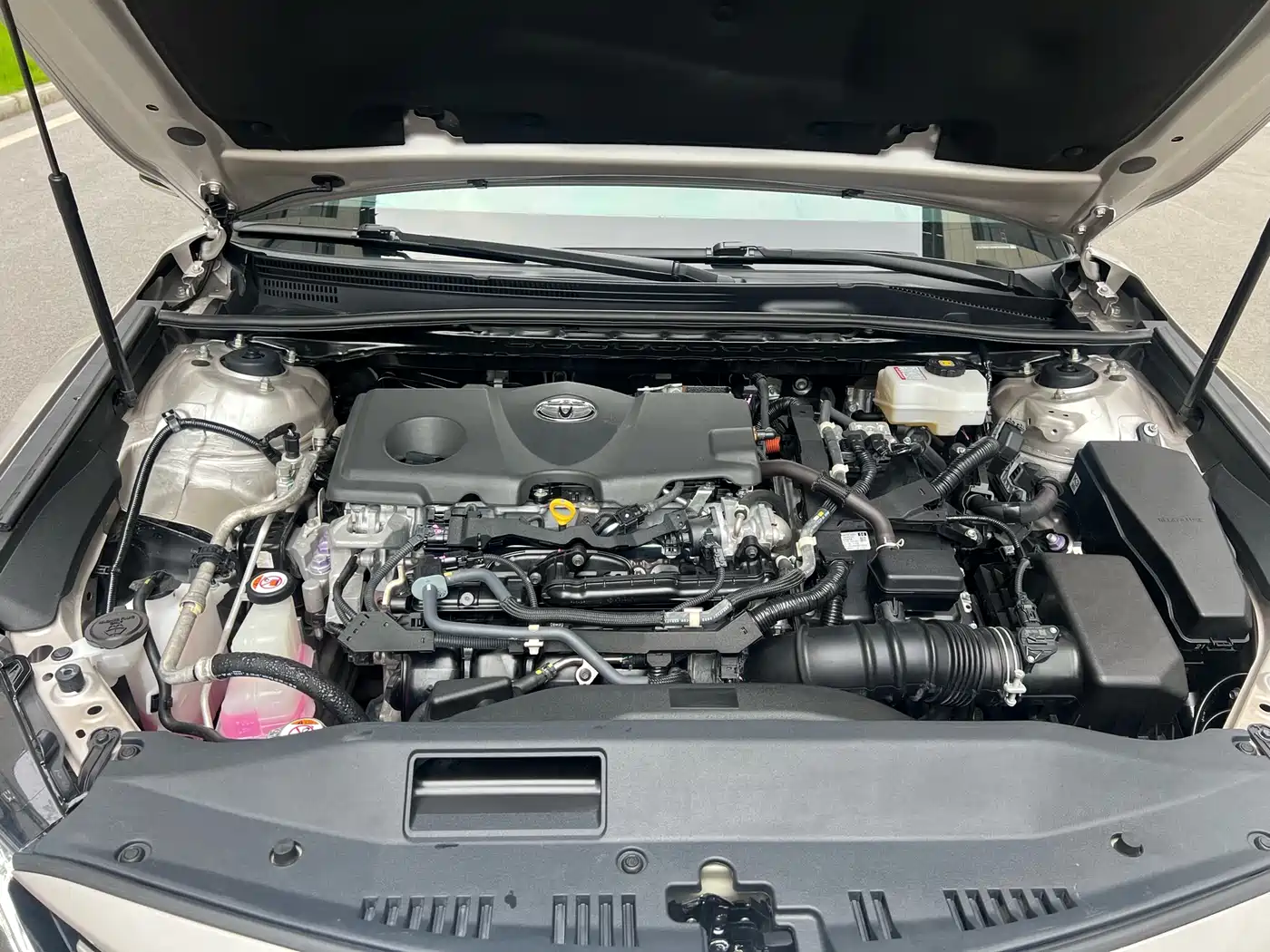 Toyota Camry 2023 Hybrid 2.5HG Luxury Edition фото 18