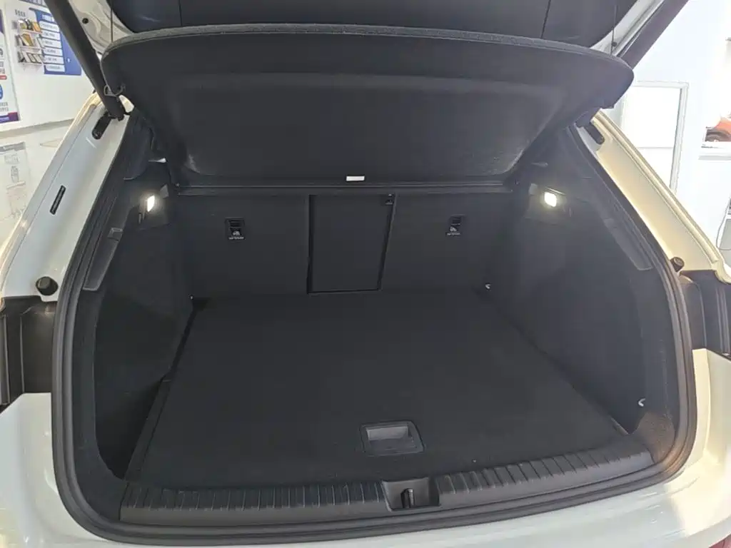 Photo 19 - Audi Q4 e-tron