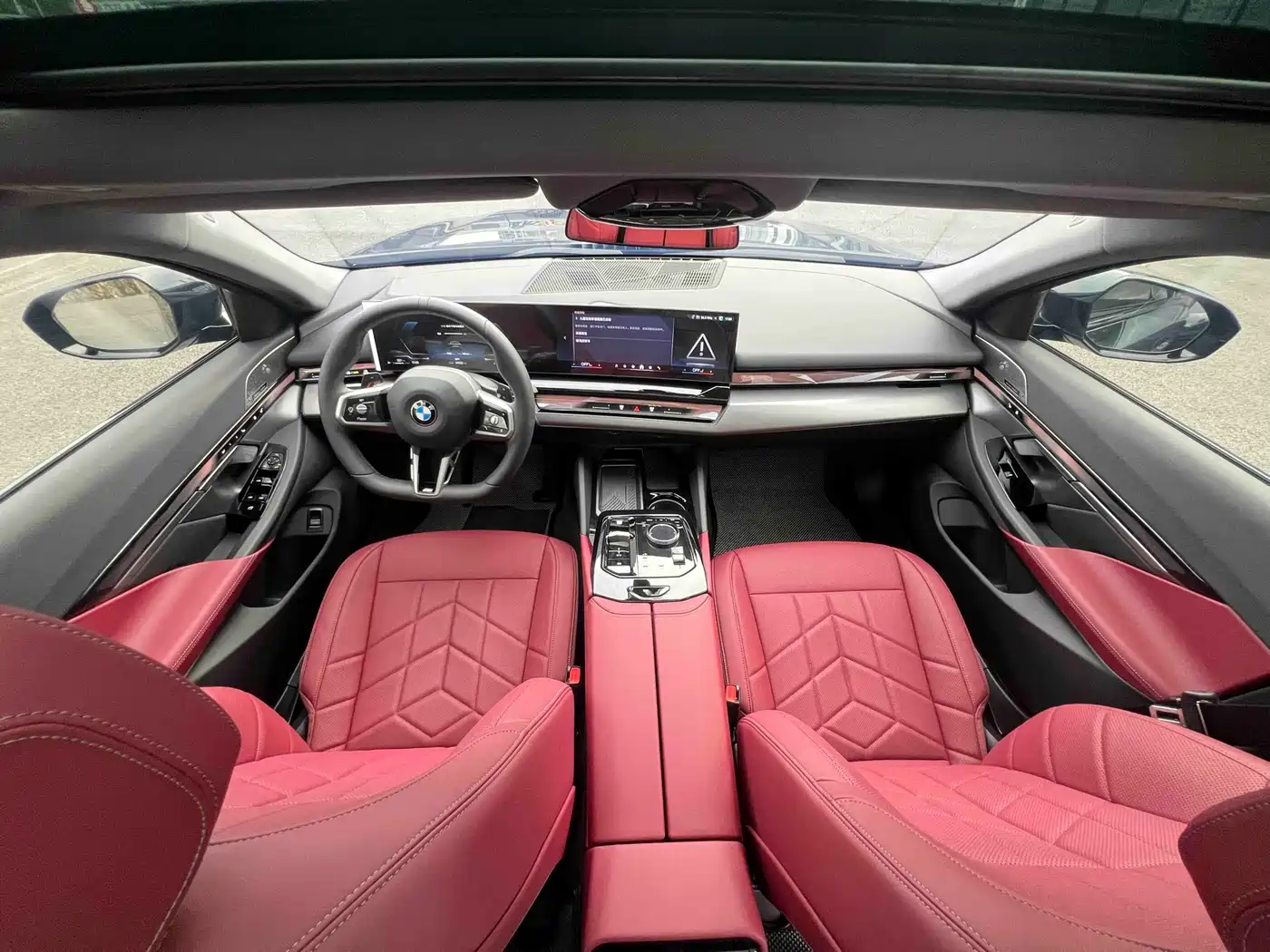 BMW 5 Series 2025 530Li Leading M Sport Package фото 5