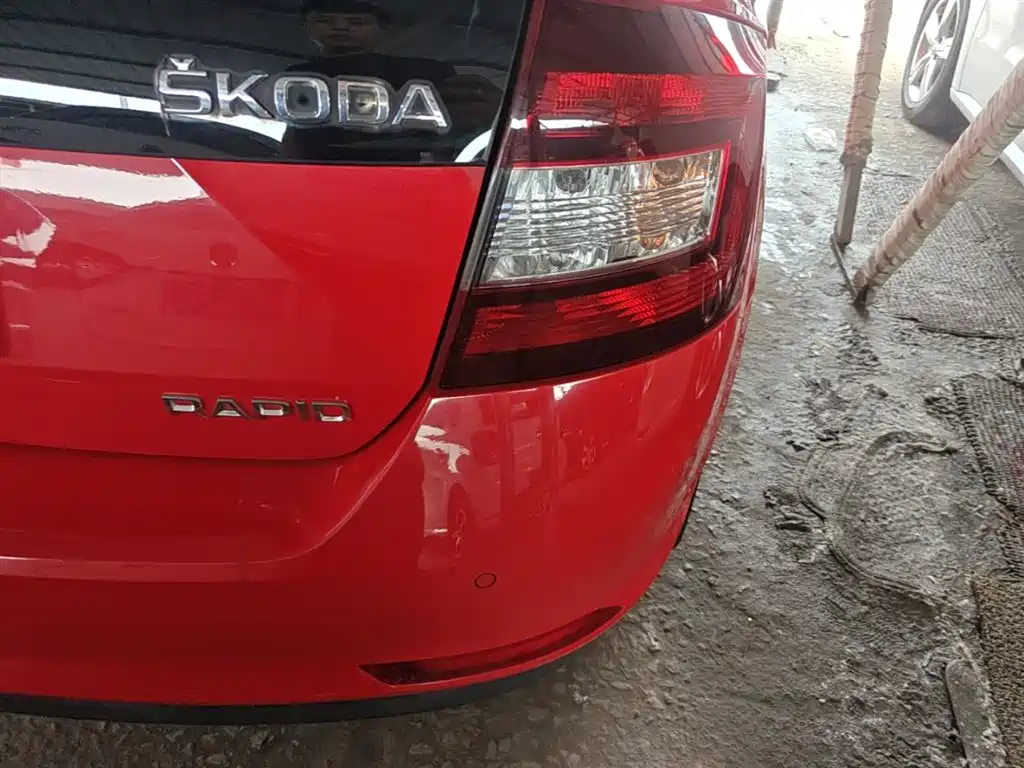 Škoda Skoda Rapid Spaceback 2016 1.6L Automatic Smart Edition фото 8