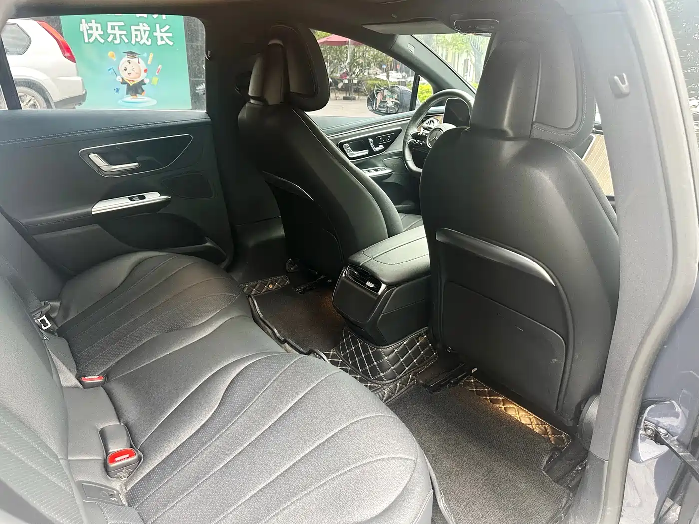 Mercedes-Benz EQE 2022 350 Luxury Edition фото 16