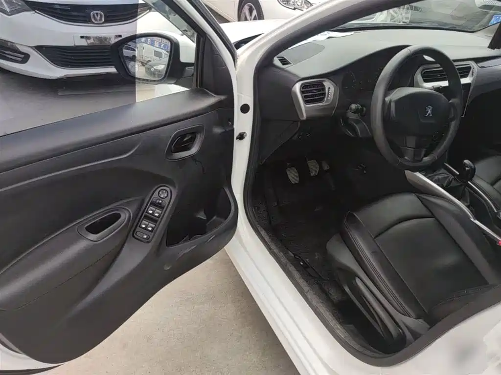 Peugeot 301 2018 1.6L Manual Comfort Edition фото 16