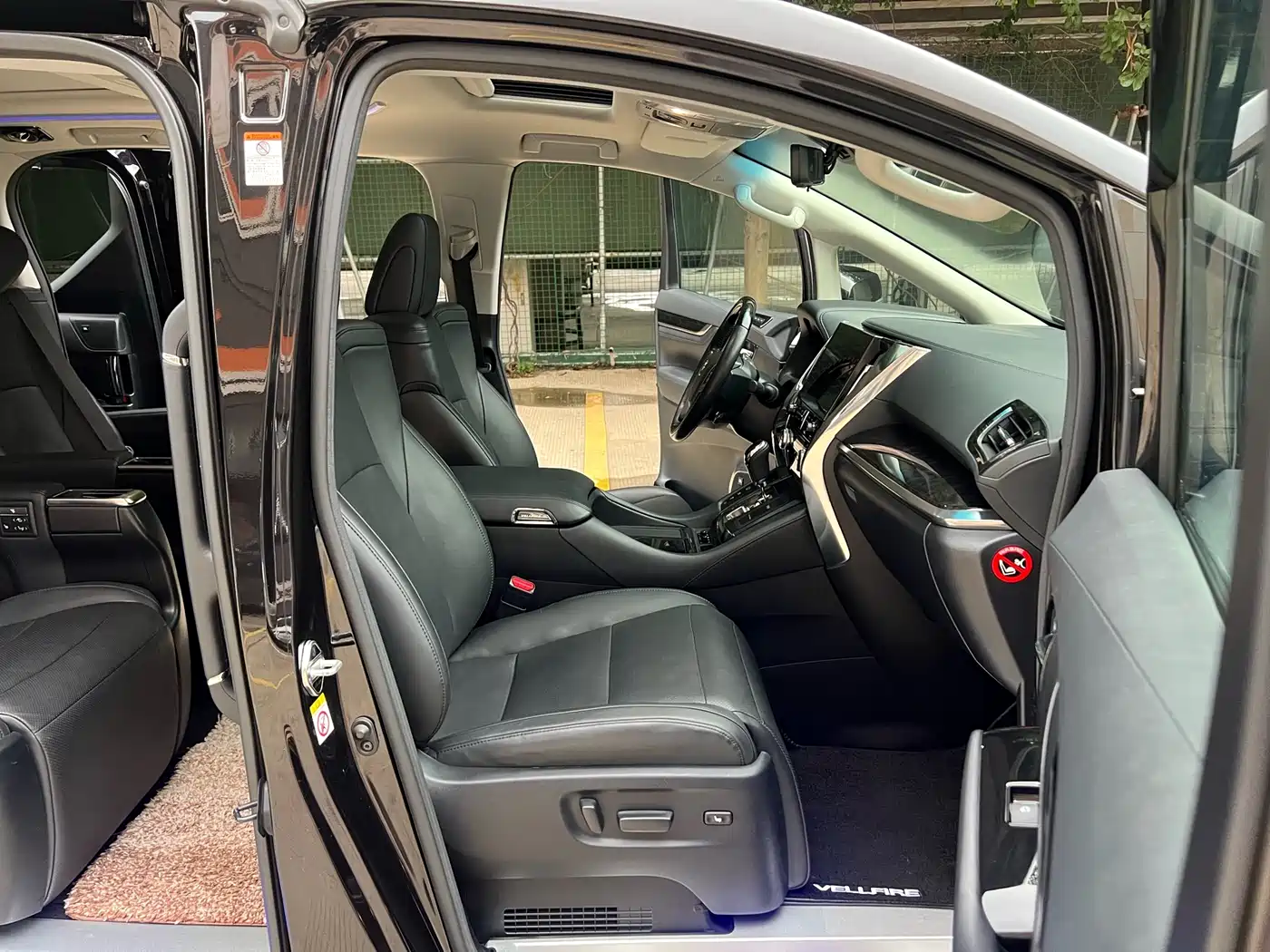 Toyota Vellfire 2019 Hybrid 2.5L HV Luxury Edition фото 7