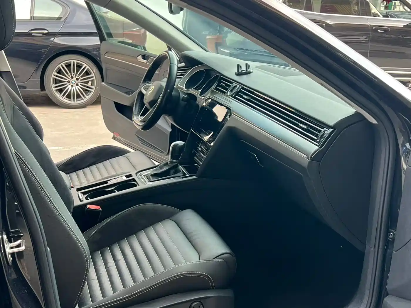 Volkswagen Magotan 2021 330TSI DSG 30th Anniversary Edition фото 8