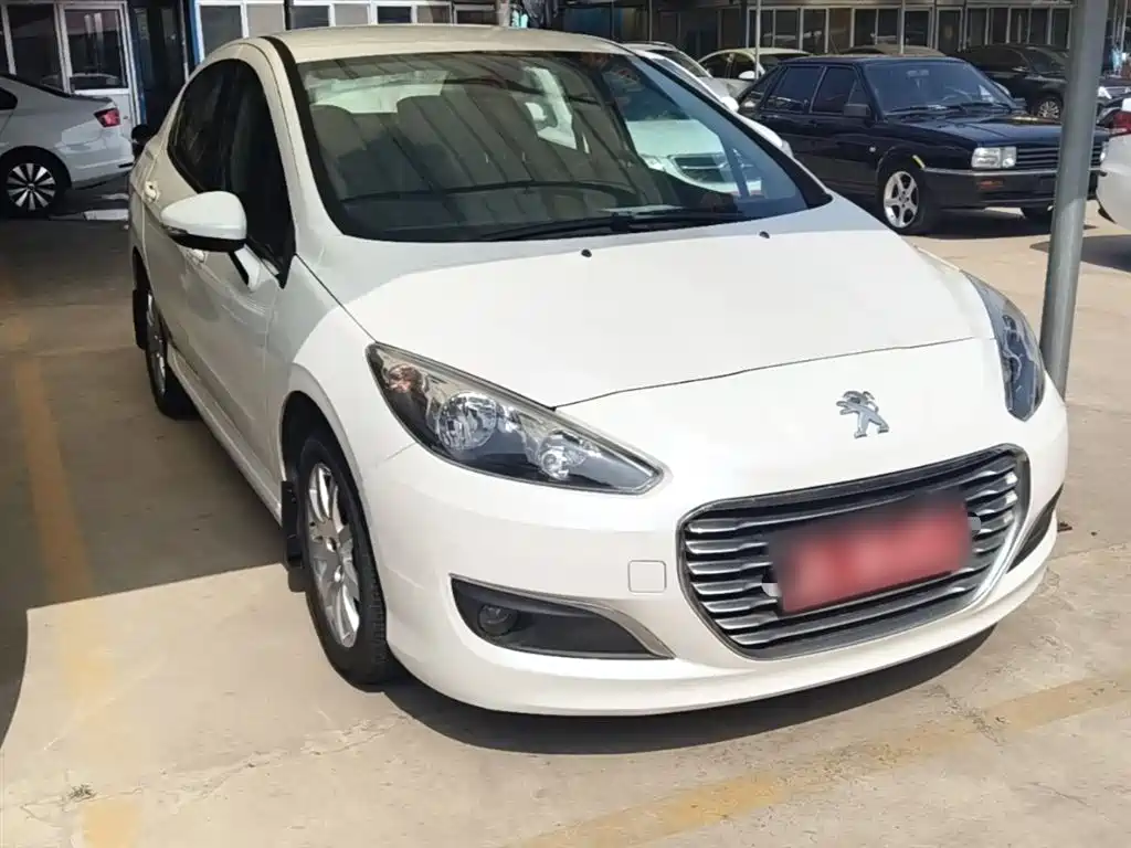 Peugeot 308 2014 Model Joy Edition Classic 1.6L Automatic Superior Style фото 4