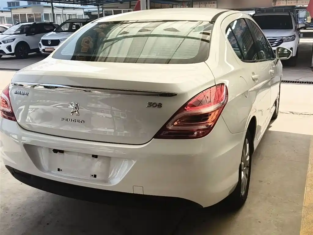 Peugeot 308 2014 Model Joy Edition Classic 1.6L Automatic Superior Style фото 7