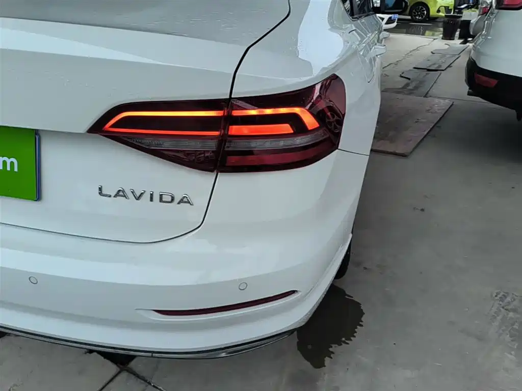 Volkswagen Lavida 2022 1.5L Auto Comfort Edition фото 8