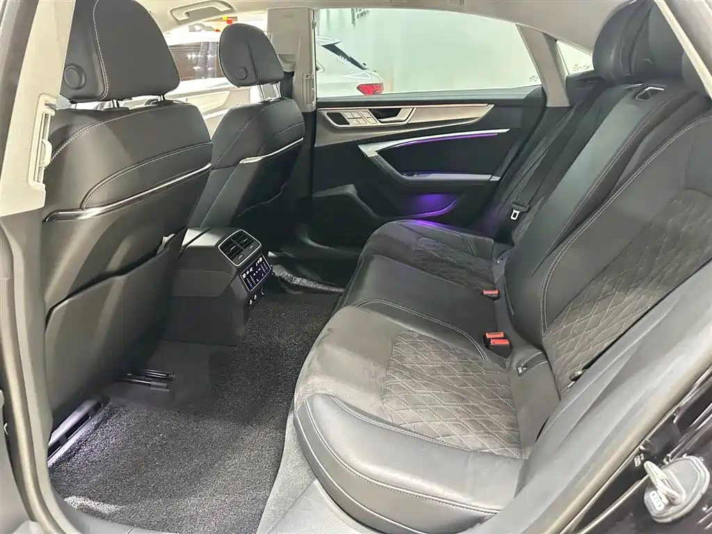 AUDI A7L