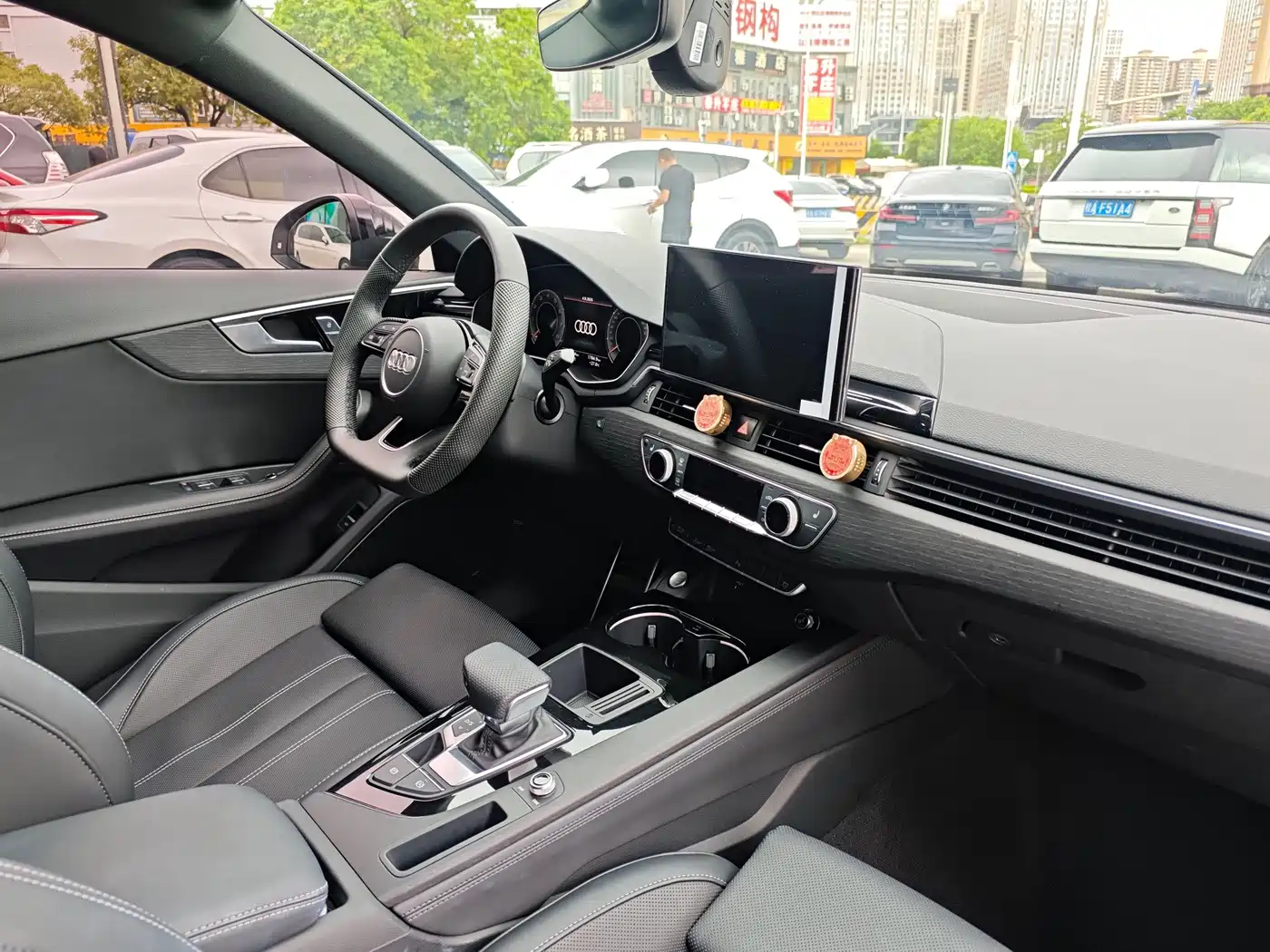 Фото 24 - Audi A4L