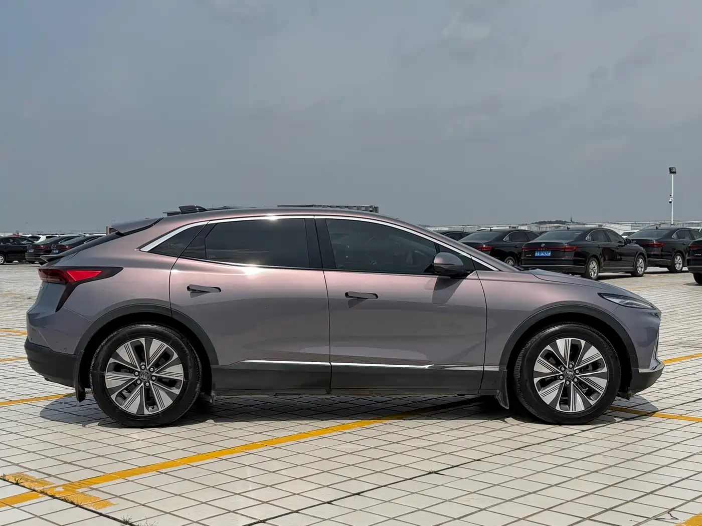 Buick E4 2023 Model Premium Edition фото 4