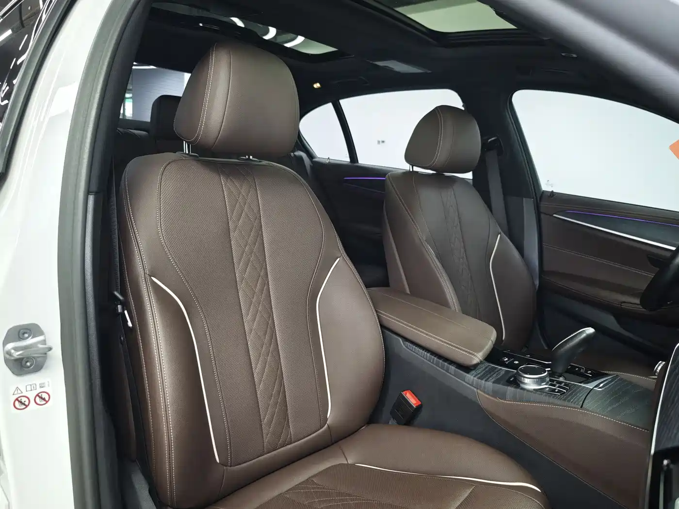 BMW 5 Series 2023 530Li Leading M Sport Package фото 9