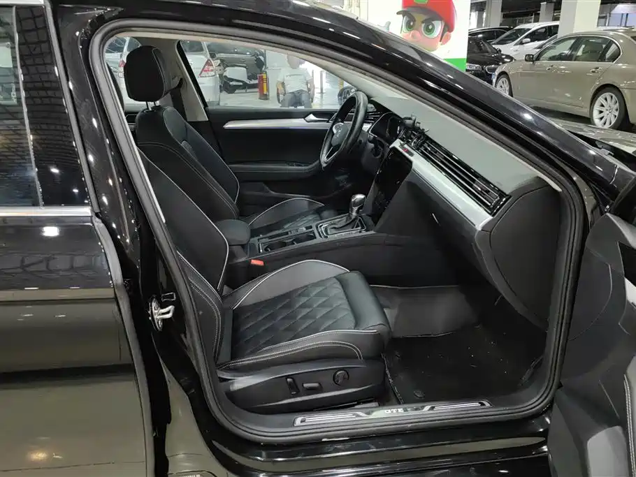 Volkswagen Magotan GTE Plug-in Hybrid 2022 GTE Luxury фото 8