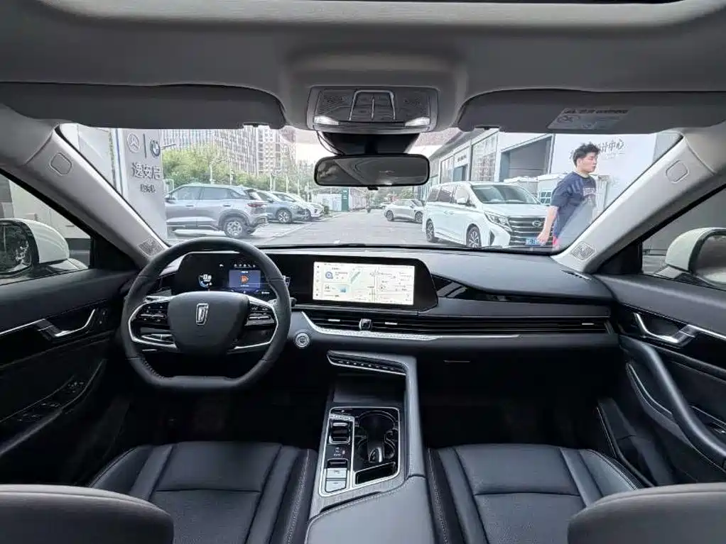 2025 Besturn B70