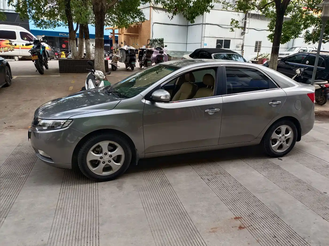 Kia Forte 2009 1.6L MT GLS фото 7