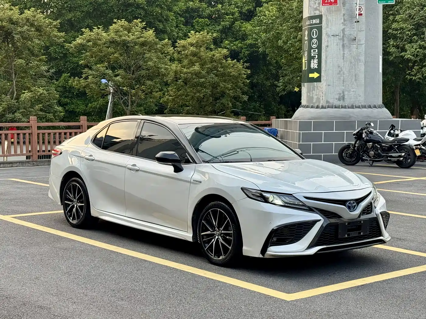 Фото 4 - Toyota Camry