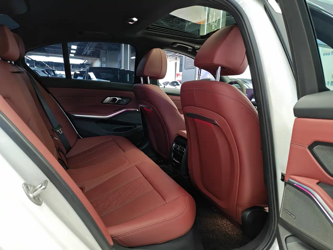 BMW 3 Series 2024 325i M Sport Shadowline Package фото 11