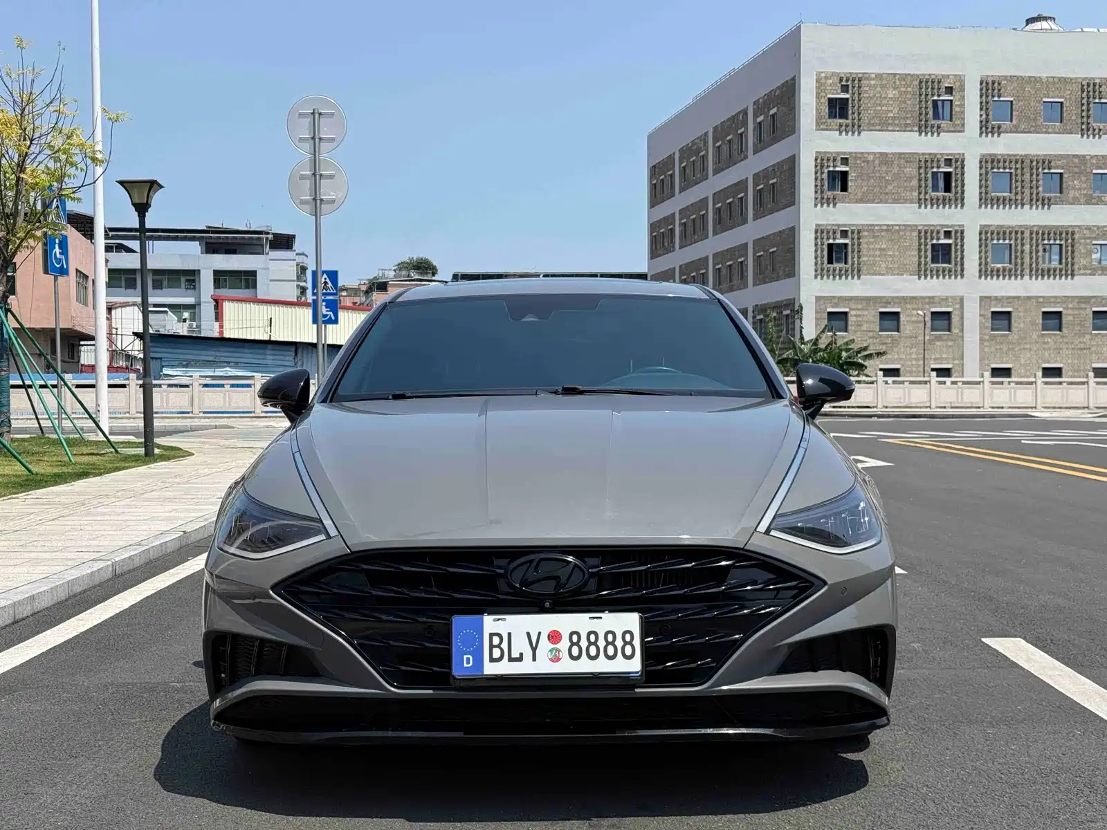 Фото 2 - Hyundai Sonata