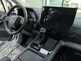 Photo 12 - Toyota Sienna