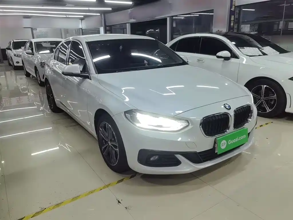BMW 1 Series 2019 118i Fashion Edition фото 4