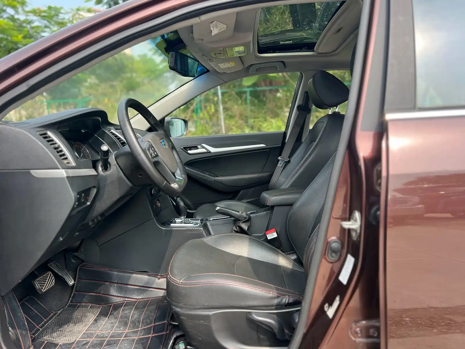 Фото 4 - Geely Vision
