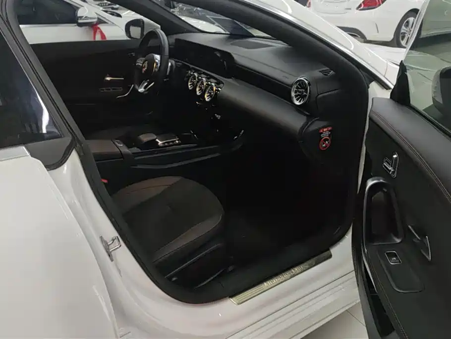 Mercedes-Benz CLA (Import) 2022 CLA 200 фото 8
