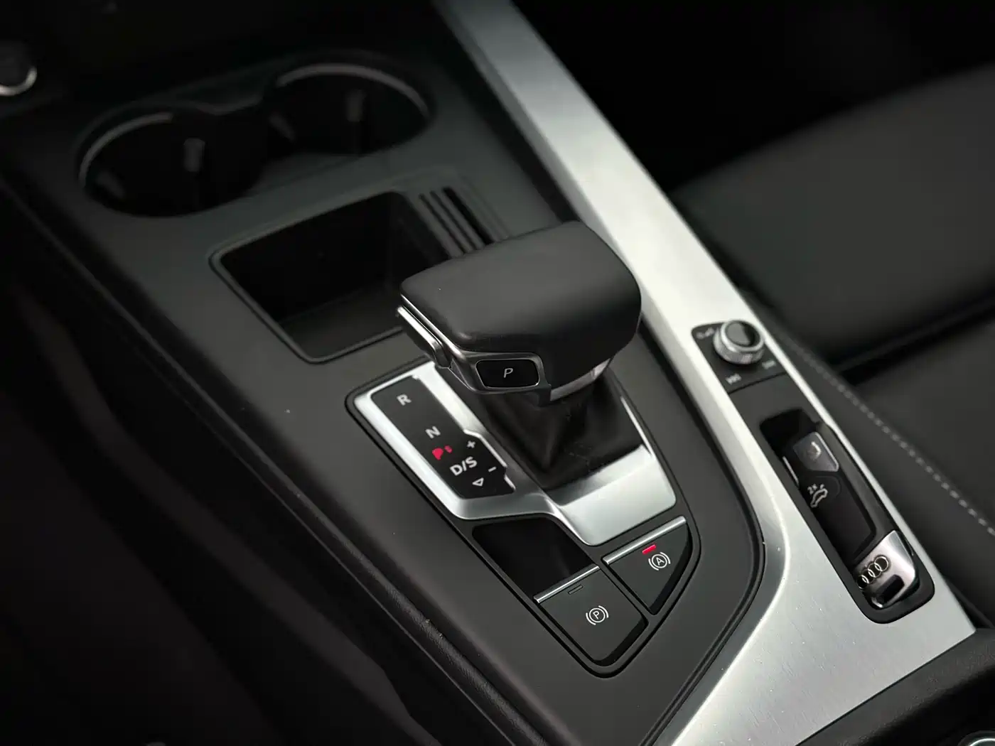 Audi A4L 2020 40 TFSI Luxury Dynamic фото 18