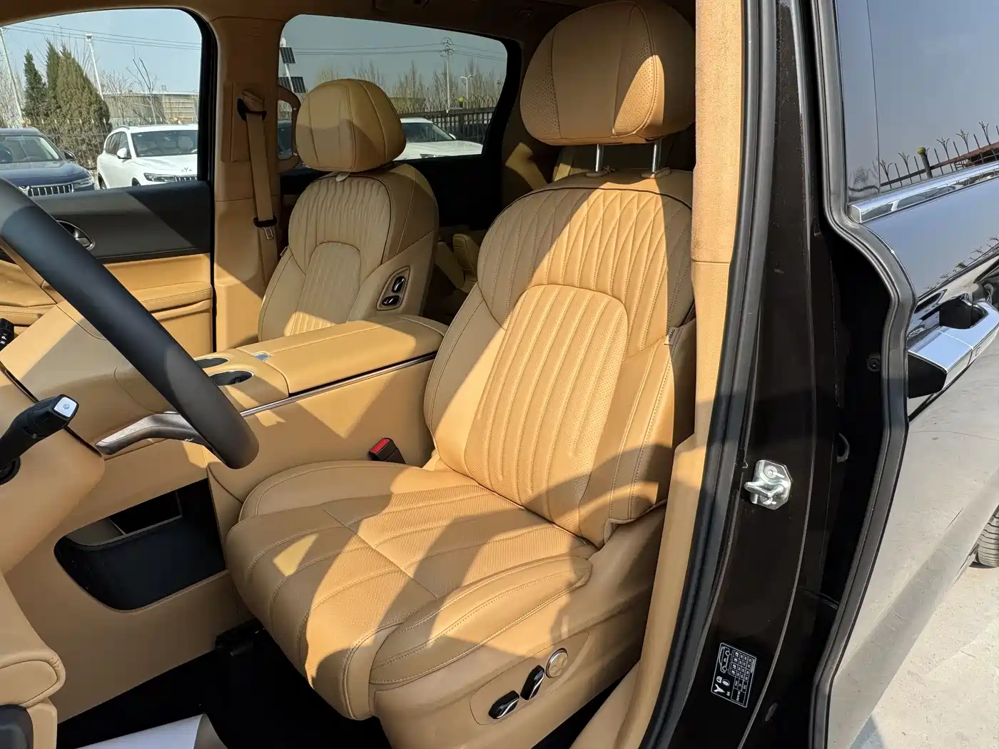 Voyah Auto Voyah Dreamer 2025 PHEV AWD Flagship Kunpeng Edition фото 13