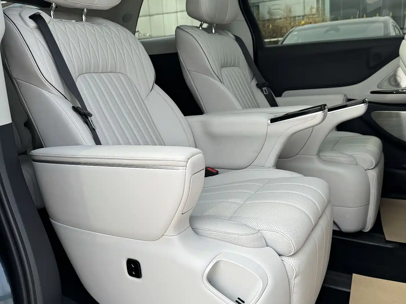 Voyah Auto Voyah Dreamer 2025 PHEV AWD Flagship Kunpeng Edition фото 13