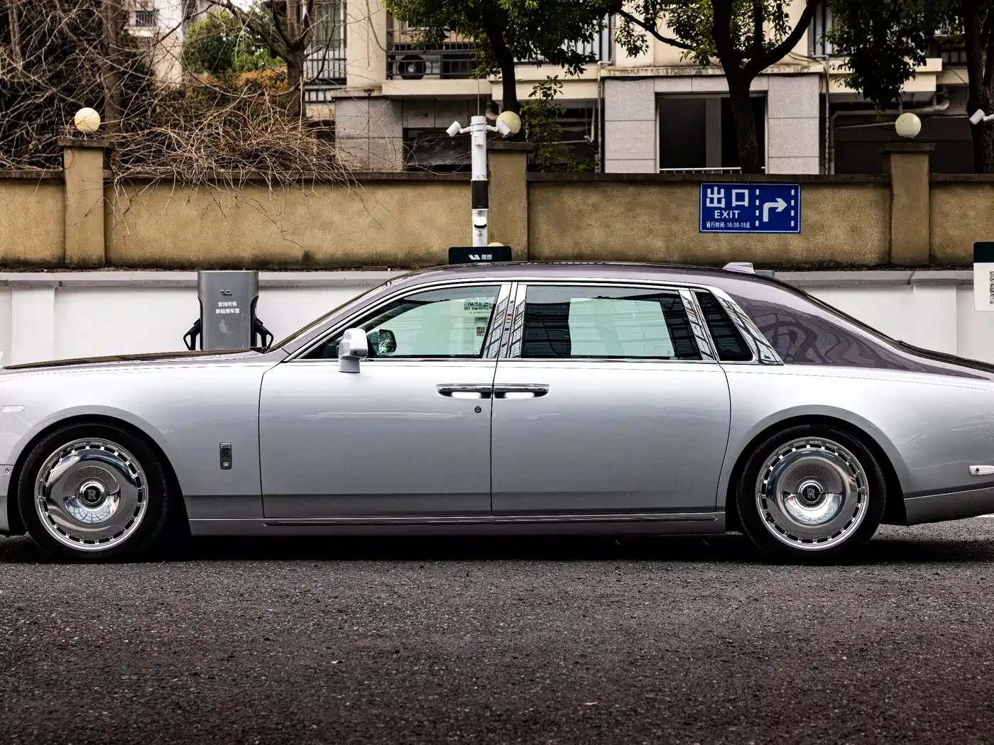 Rolls-Royce Phantom 2018 6.7T Long Wheelbase Version фото 3