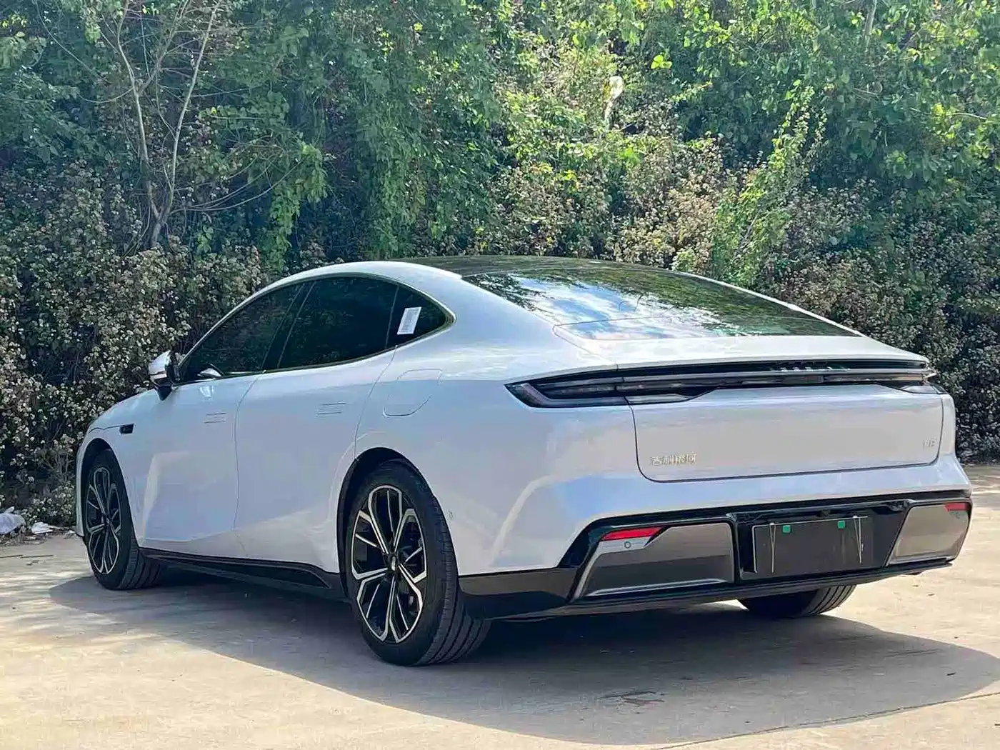 Geely Galaxy Galaxy E8 2025 700km Long Voyage Smart Drive Edition фото 7