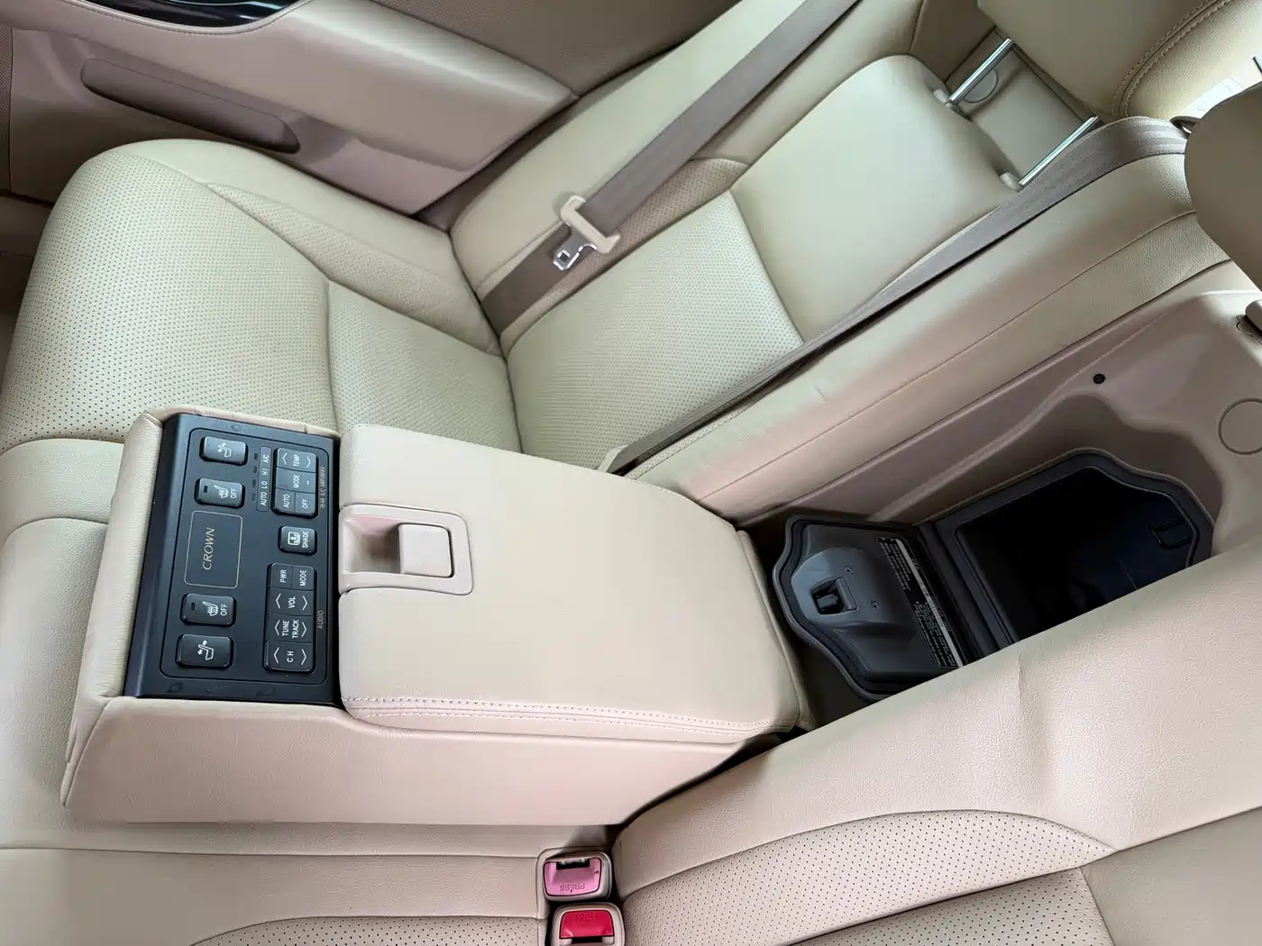 Фото 7 - Toyota Crown