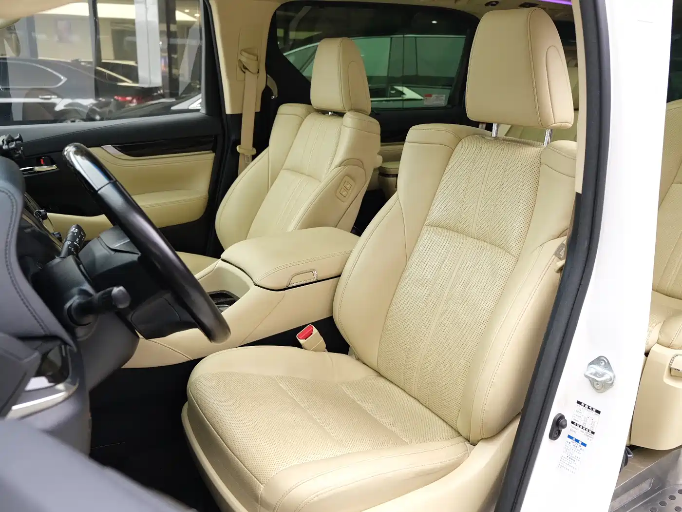 Toyota Alphard 2021 Hybrid 2.5L Luxury фото 9