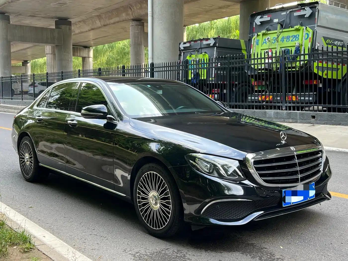 Mercedes-Benz E-Class 2016 E 300 L Fashion Type фото 3