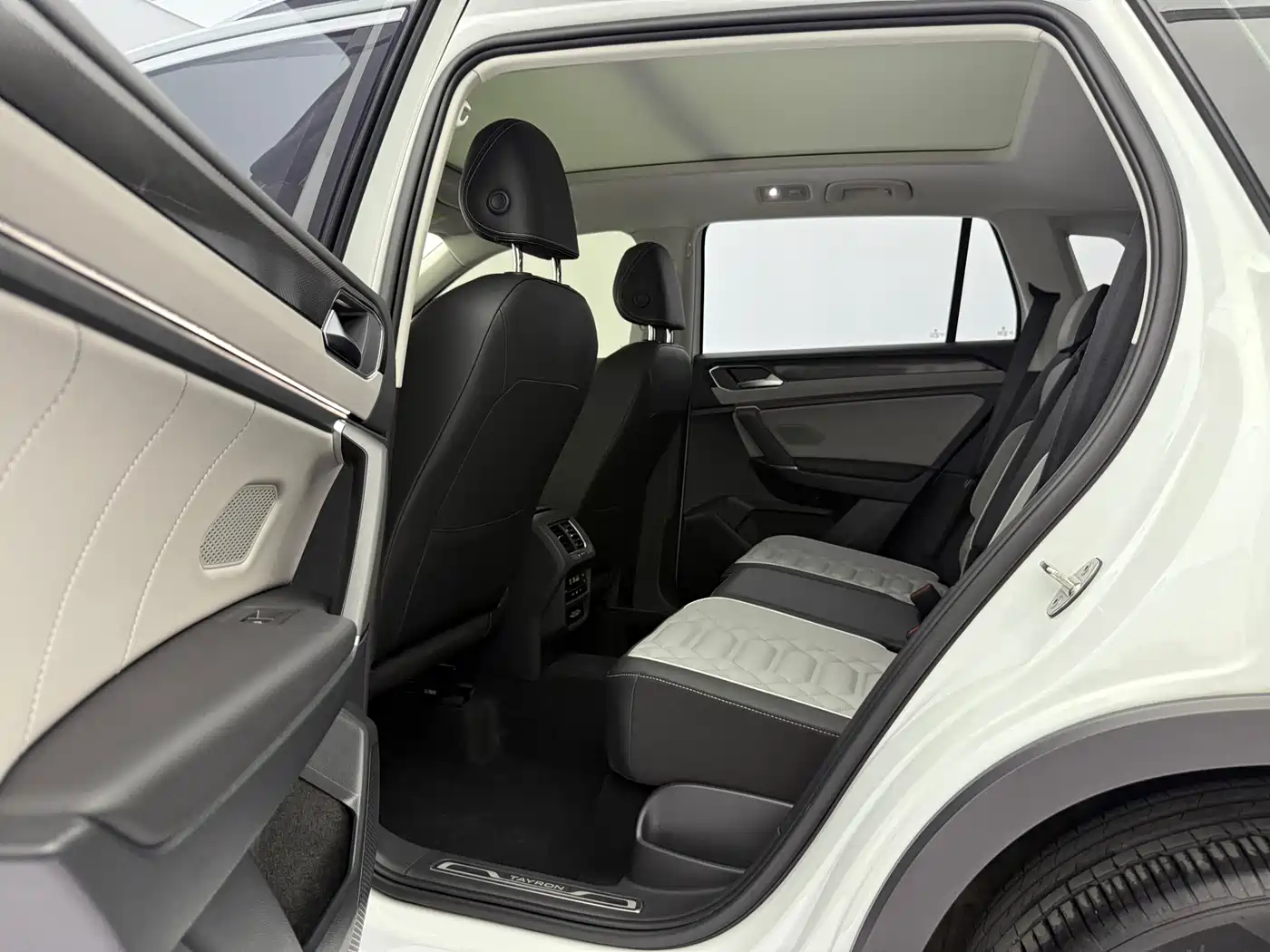 Volkswagen Tayron 2023 280TSI 2WD Luxury Plus Advanced Edition фото 11